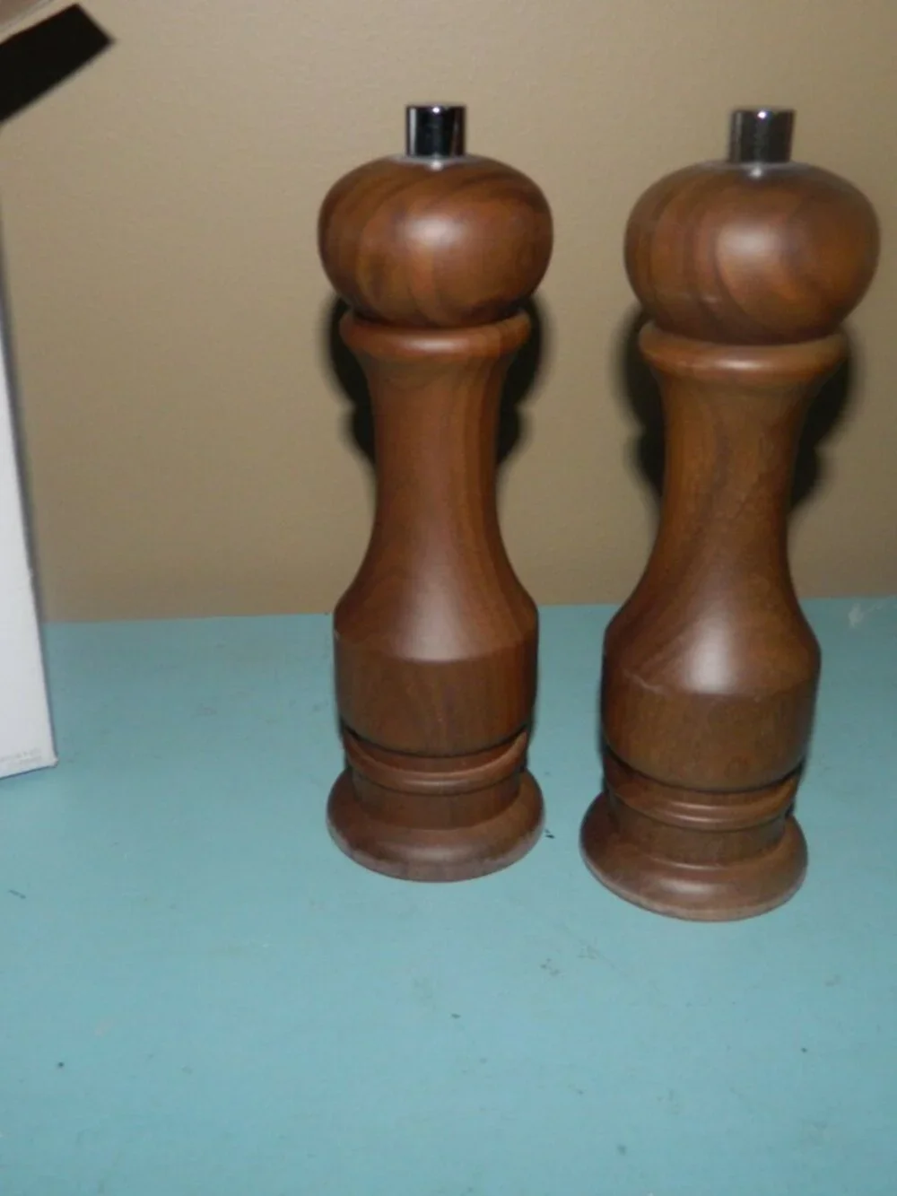 Williams Sonoma Traditional Walnut Salt & Pepper Mills 7